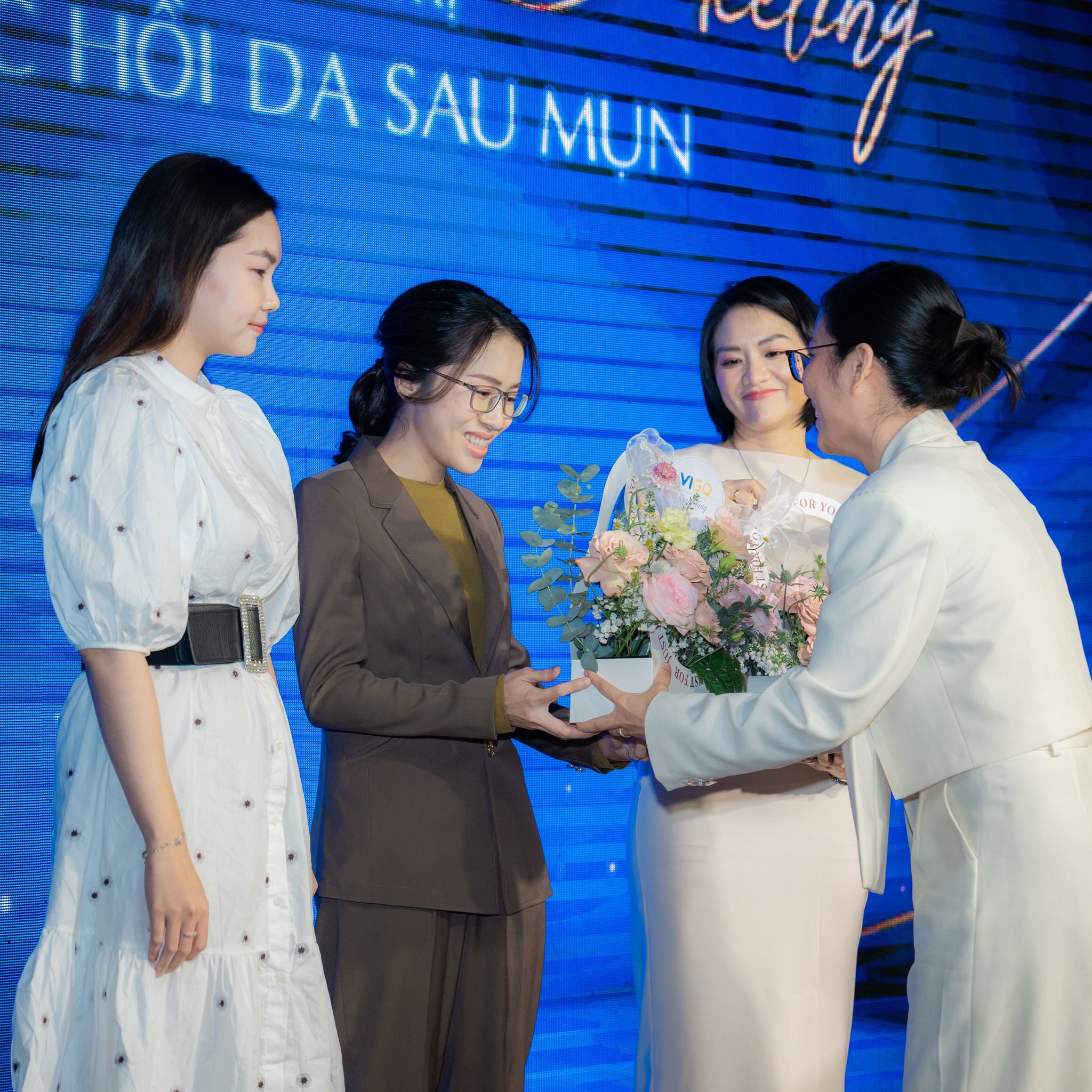 vigo và pretty4u tại warm up meeting 2023